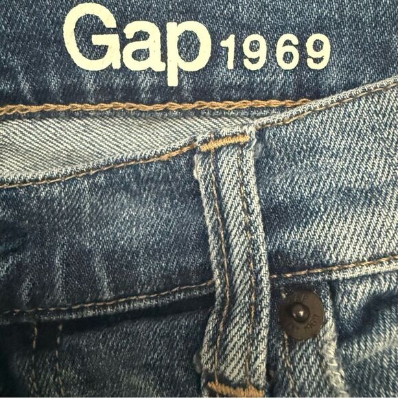 GAP Women’s Light Blue Distressed Girlfriend Jeans Size 27 - Picture 4 of 10